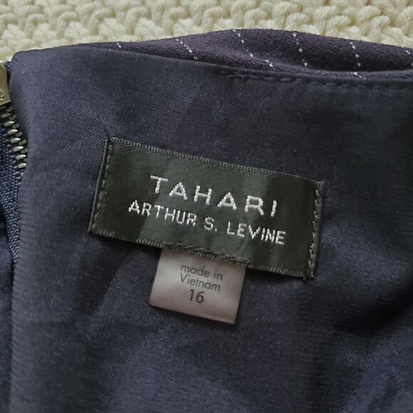 🌹 TAHARI 🌹 Flutter Sleeve Pinstripe Dress - [Size 16, Navy Blue] - Picture 10 of 11